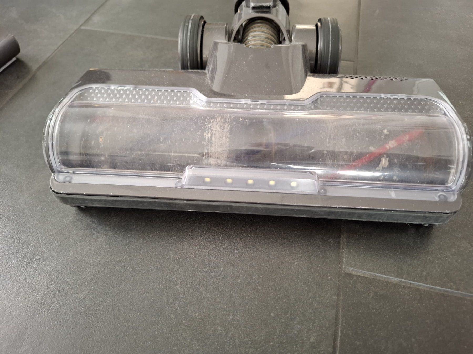 Dyson Staubsauger & Zubehör: Dyson V8 Akku Staubsauger – Gebraucht aus Sursee von Ventiduese 8