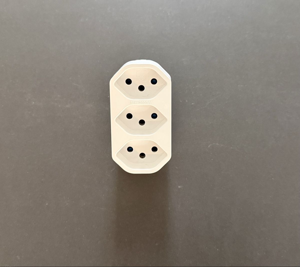 Spine: Steckdosenleiste / Mehrfachstecker – Usato da Bern venduto da LM08 2