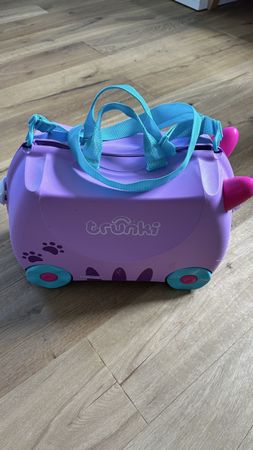 Valise Trunki enfant violet, parfait pour les voyages d'été!