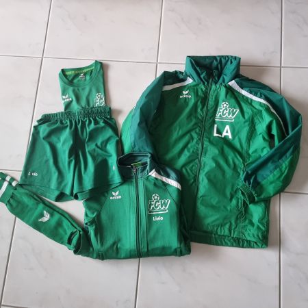 Mega tolle Fussballkleider (FC Walchwil) ca. Gr. 140