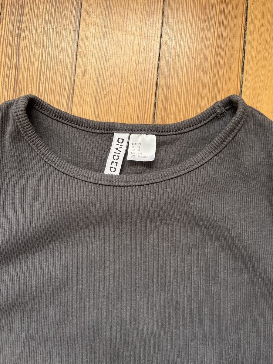H&M T-shirt: T-Shirt H&M – Usato da Basel venduto da Laura_Noemi 1