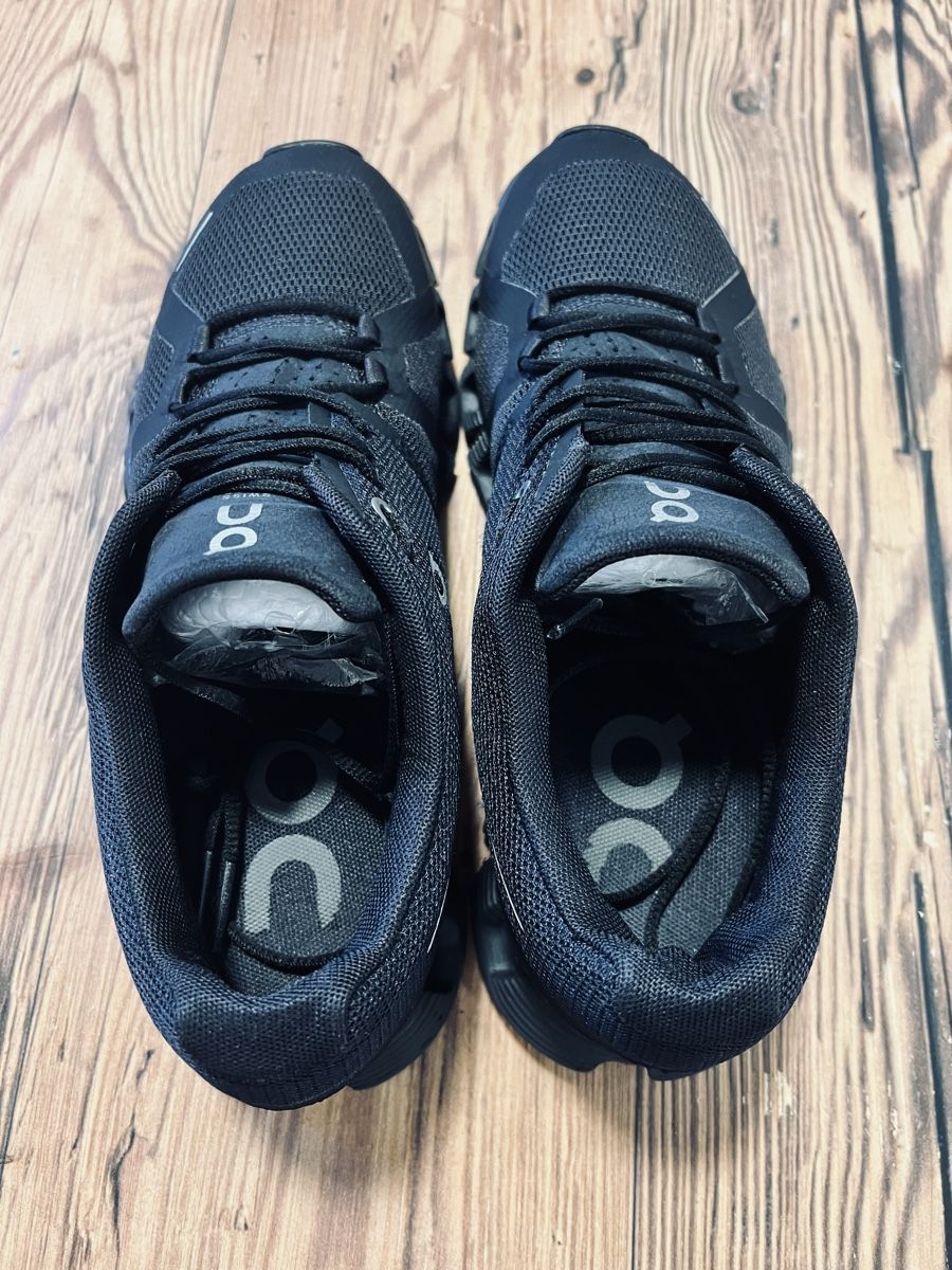 On Scarpe da donna: On Cloud Laufschuhe, Grösse 38, Schwarz – Usato da Scuol venduto da ricos81 4