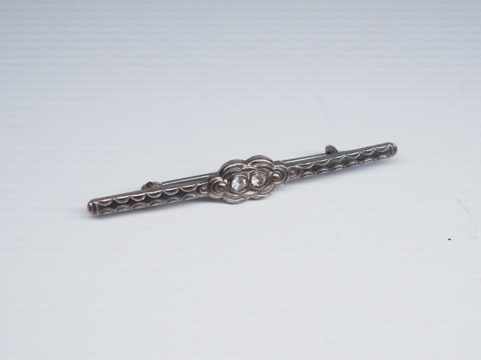 Gablonzer Spille & Fermagli: 9 antike Stabbroschen Strass Perlen Konvolut Brosche ca. 4-5 – Usato da Volketswil venduto da HeredisAntiques 3