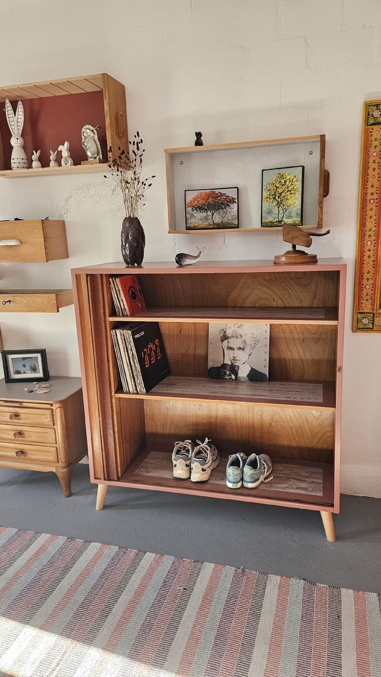 Credenze: Mid-Century Modern Cabinet - Stylish Storage Solution! – Usato da Riedt b. Erlen venduto da bluerunner 1