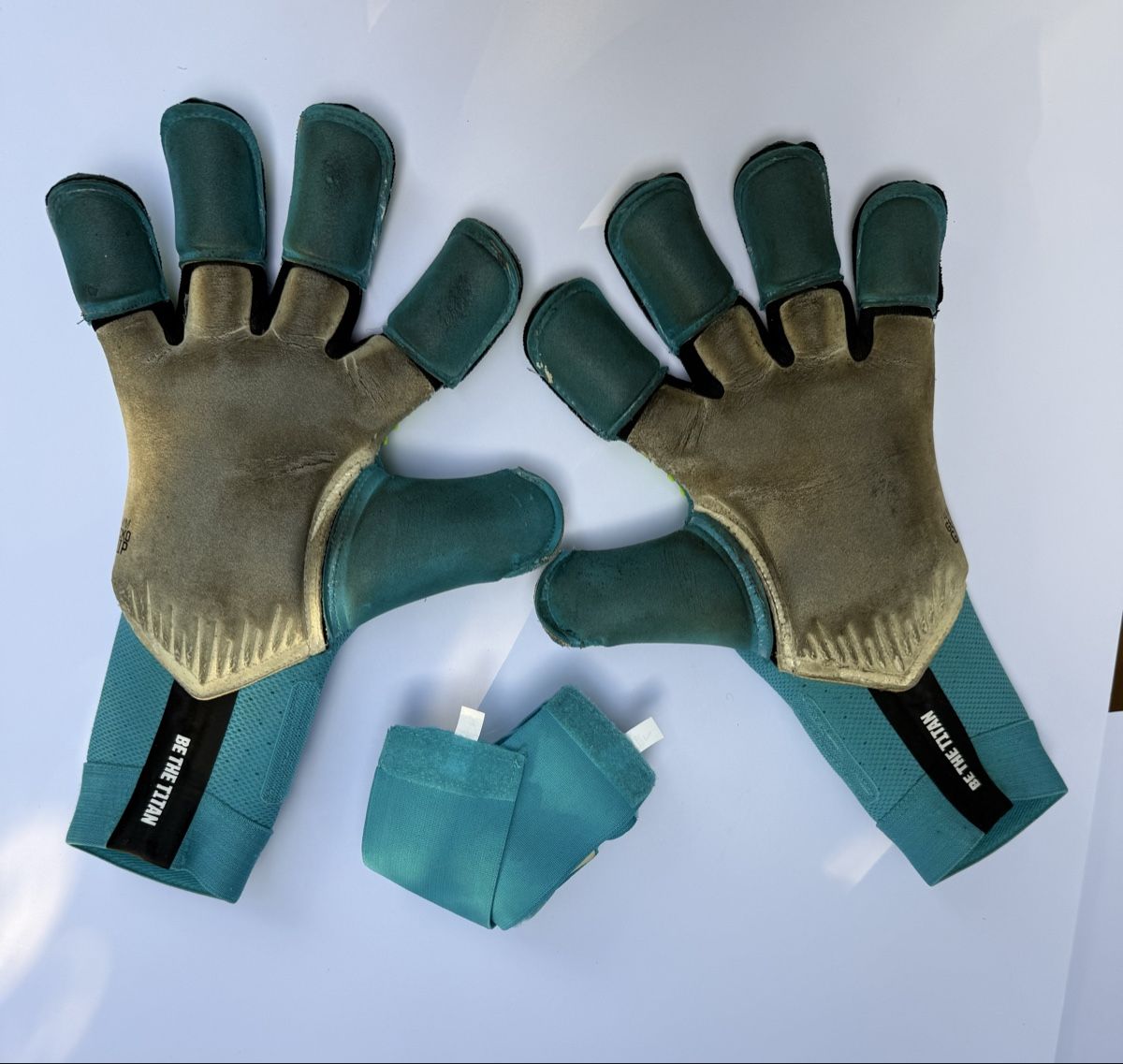 Gants & mitaines : GRIPMODE Torwarthandschuhe mintgrün – D'occasion à Maienfeld par littleswissy 1