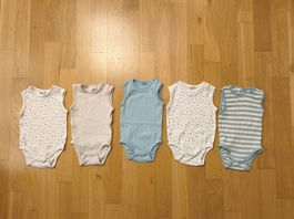 5 ärmellose Bodys - Gr. 62/68