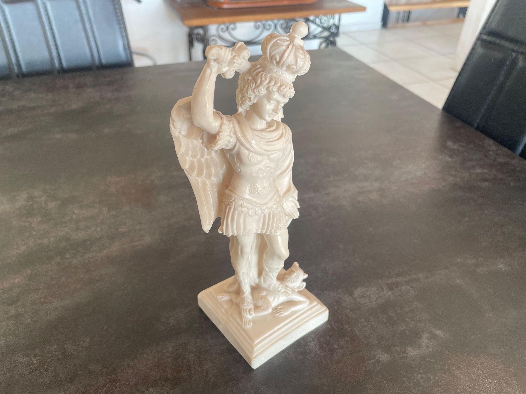 Statuette: Statuette San Michele Arcangelo en Résine – Usato da Vallamand venduto da Bricbracbroc82 1