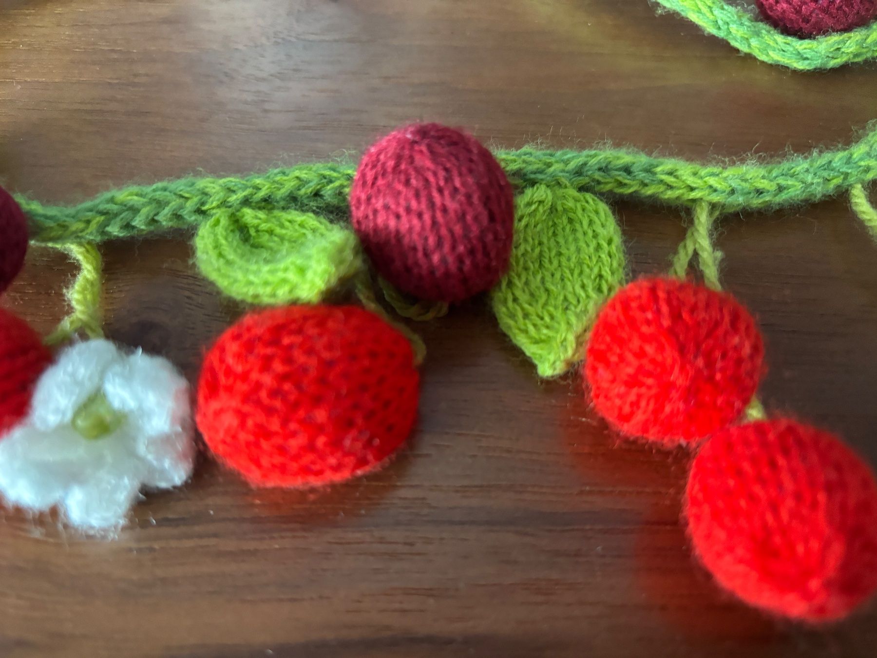 Catenine: Handgestricktes Halsschmuckstück "Kirschen" – Nuovo (secondo la descrizione) da Zürich venduto da STYLEHAUS 2
