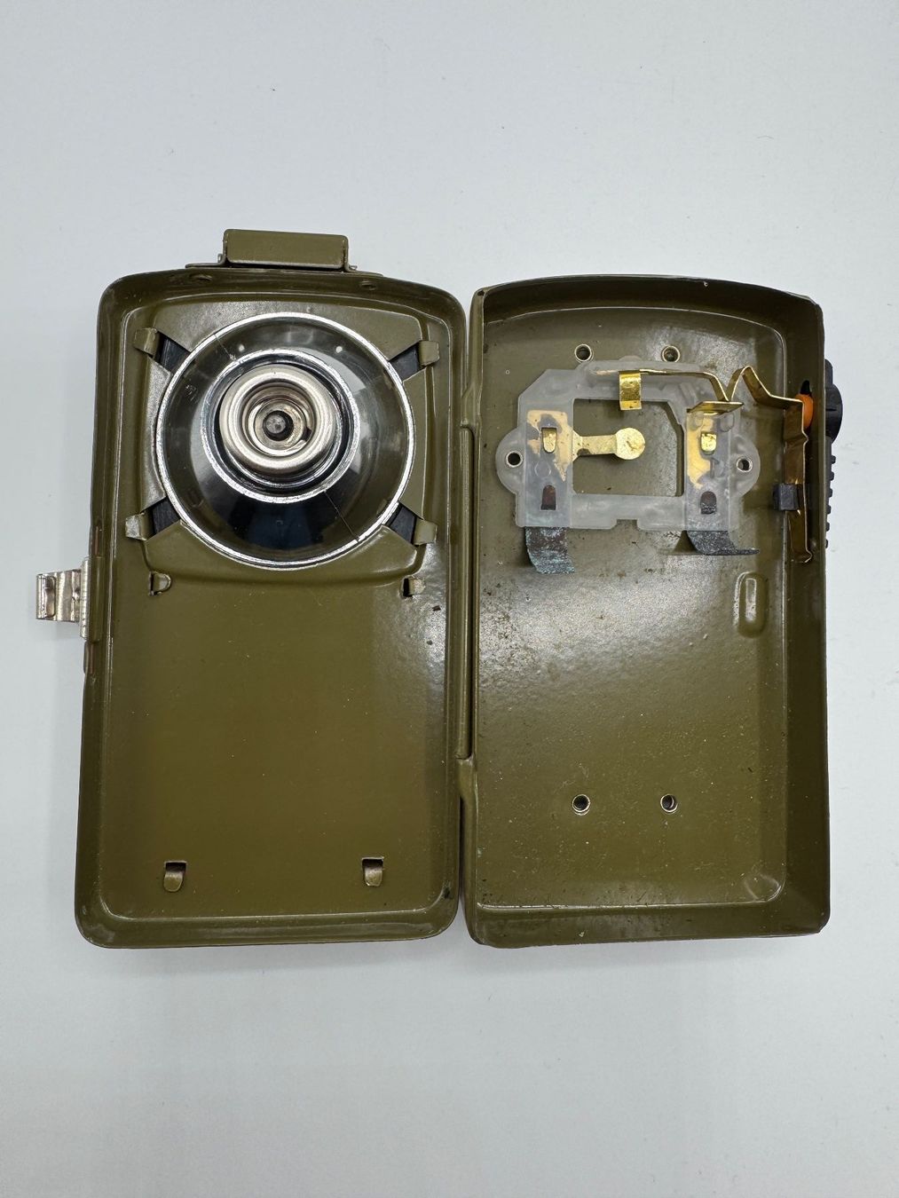 Schweizer Armee Lampade: Taschenlampe – Usato da Sachseln venduto da BONATI01 5