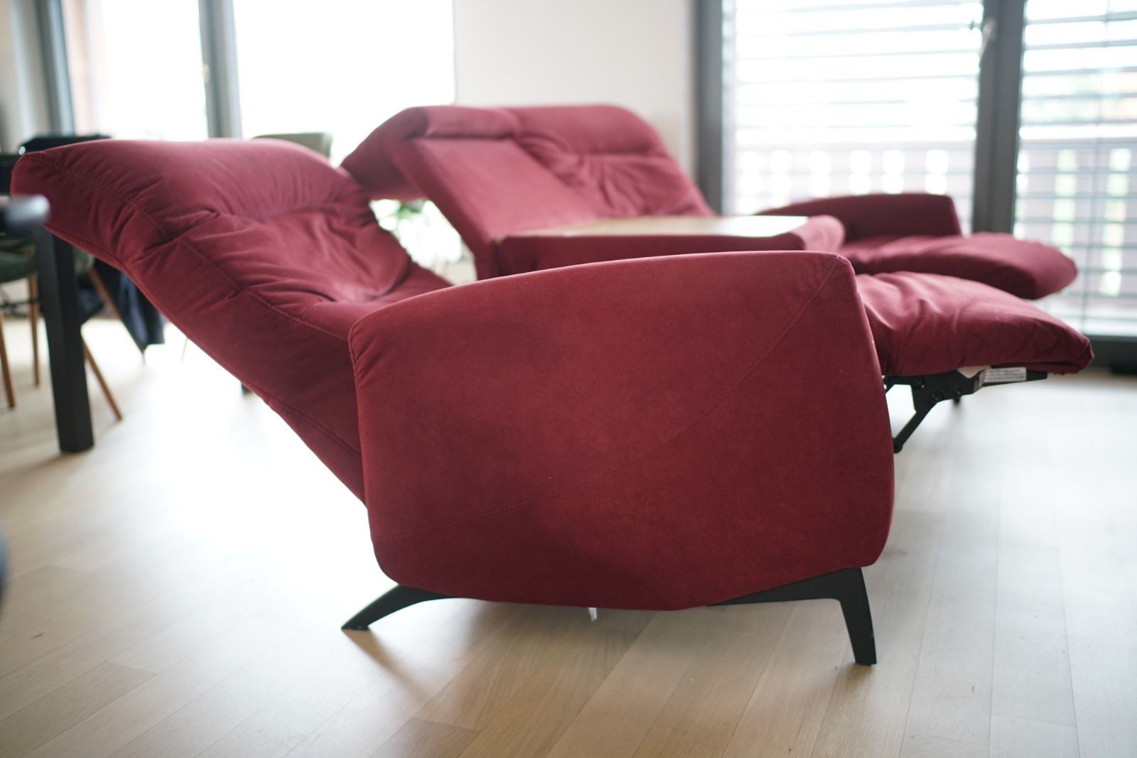 Himolla Divani: Kino-Sofa mit Relax- und Tischfunktion – Usato da Dübendorf venduto da ZVRICX4