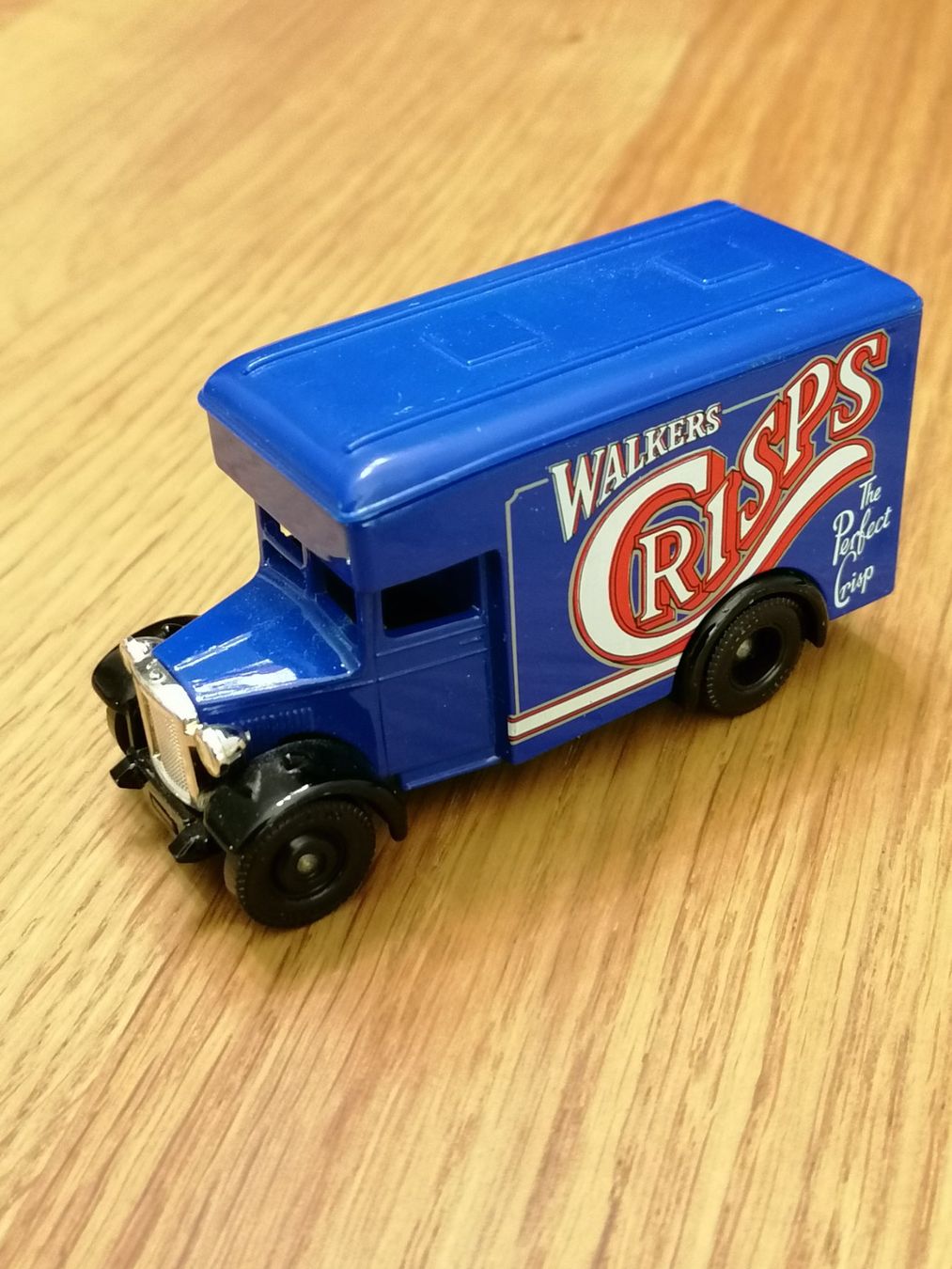 Modellini d'auto: Lledo, Walkers Crisps, Dennis Parcel Van – Usato da Basel venduto da vintagecollector