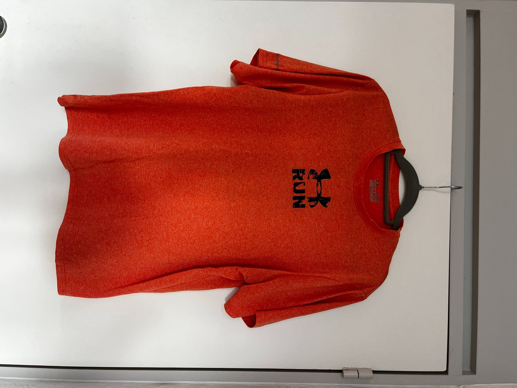 T-Shirts: Under Armour Laufshirt Orange – Gebraucht aus Seuzach von anina.k