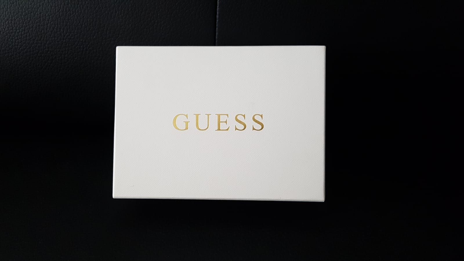 Guess Portamonete: Portemonnaie Guess Leder. – Nuovo e nell'imballaggio originale da Zürich venduto da ata_c8nh 9