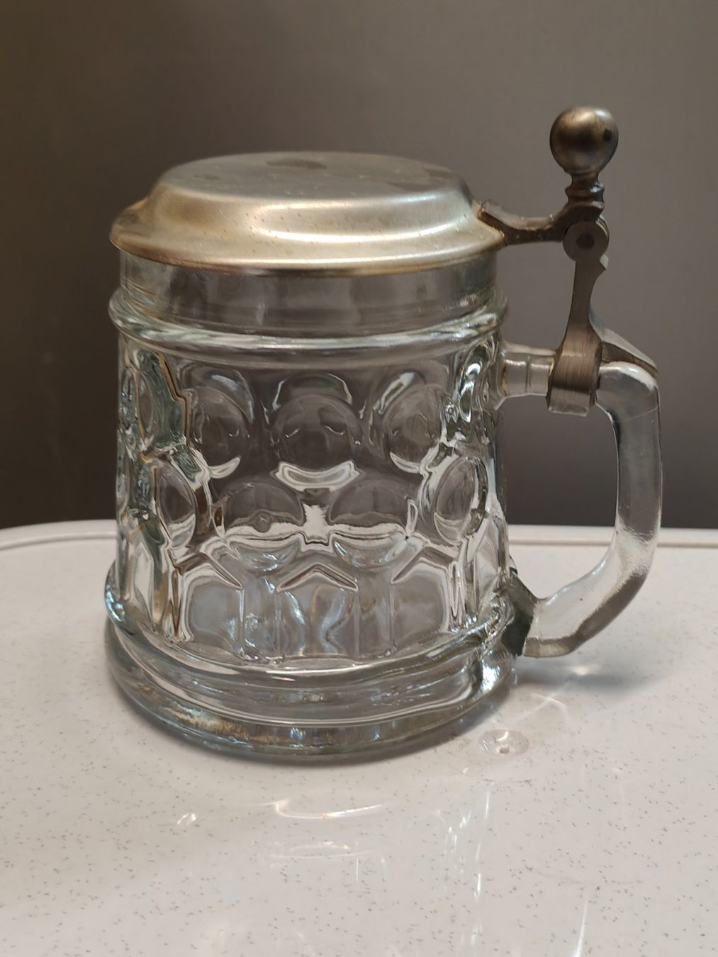 Gläser: Bierkrug mit Zinndeckel (Glas, klassisch) – Gebraucht aus Recherswil von beawuethrich