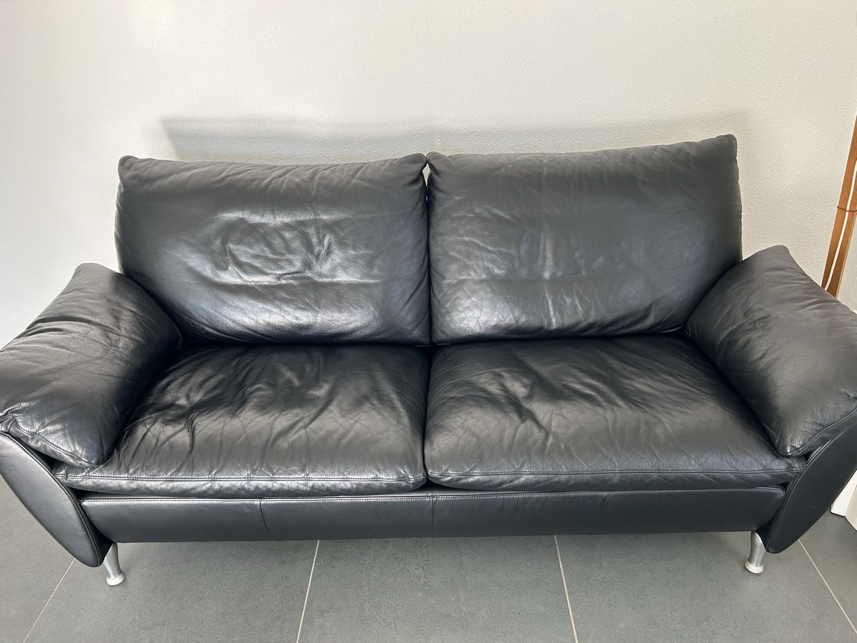 Rolf Benz Sofas: Schwarzes Rolf Benz Sofa, Top Zustand - Schnäppchen! – Gebraucht aus Tennwil von KIsliker