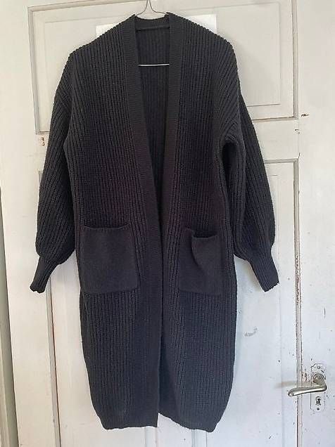 Vestes: Lange Strickjacke Gr. S/M – D'occasion à St.Gallen par NOVEMBER01