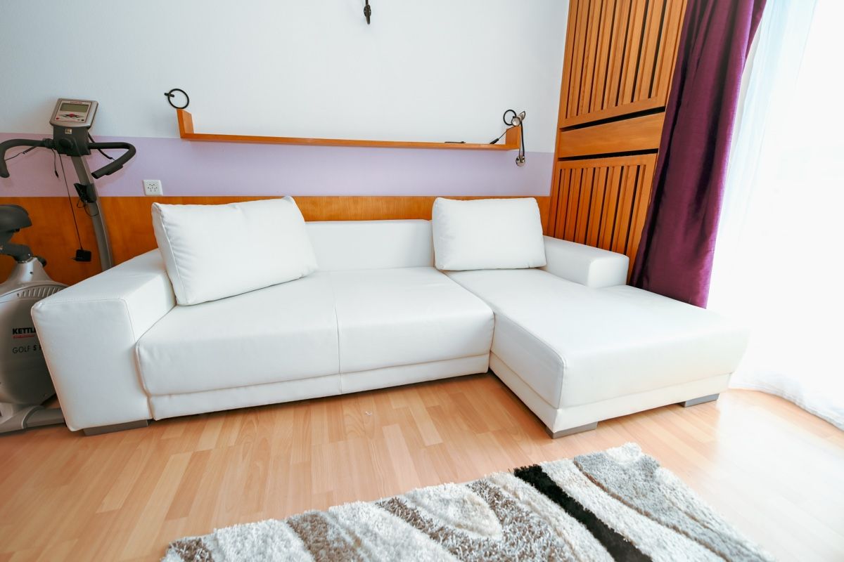 Divani: Weiss Kunstleder Sofa mit Bettfunktion, top Zustand! – Usato da Rombach venduto da JMP_Aloha 3