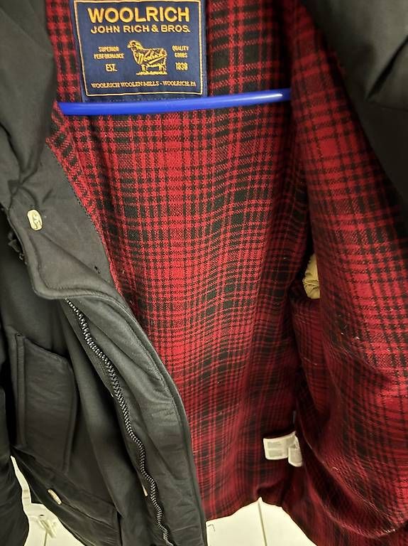 Woolrich Giacche: Woolrich Daunenjacke mit Echtpelz - Thinsulate Futter – Usato da Walchwil venduto da AlonsoXXX 2