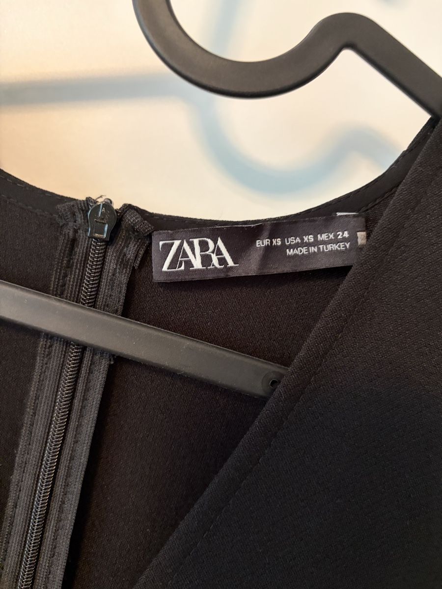 Zara Vestiti: schwarzes Mini Kleid – Usato da Winterthur venduto da ana_z7yd 1