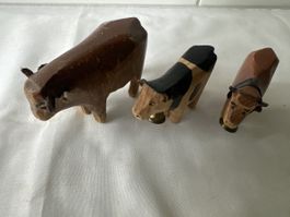 Holzfiguren: Set von 3 Holzkühen, mit Glocken, Handgeschnitz