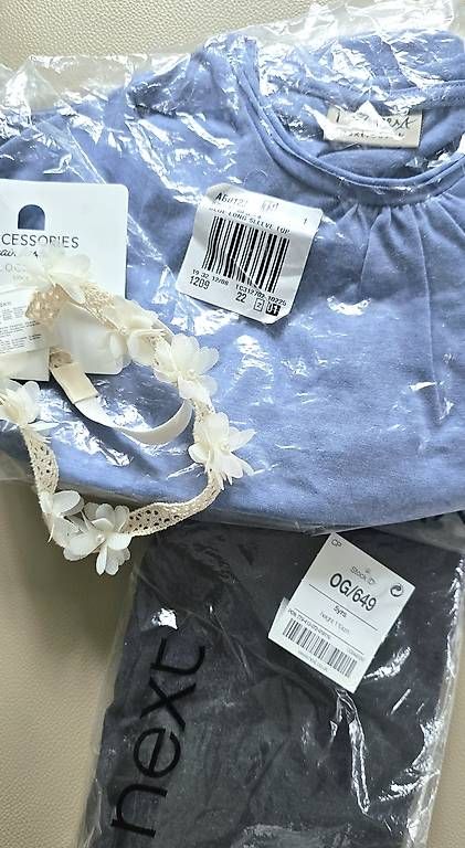 Kleiderpakete & -sets: zwei T-Shirts, Leggings, Haarband – Gebraucht aus Zürich von joo_hrd5 3