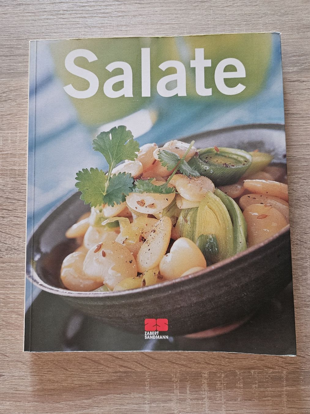 Libri: Kochbuch : Leckere Salate – Usato da Ebikon venduto da SecondChance_byM