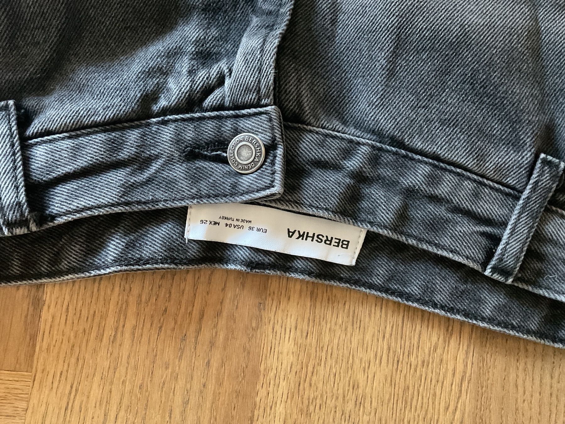 Bershka Jeans: Shorts Bershka Grau Grösse 36 Herren – Usato da Basel venduto da cme03 1