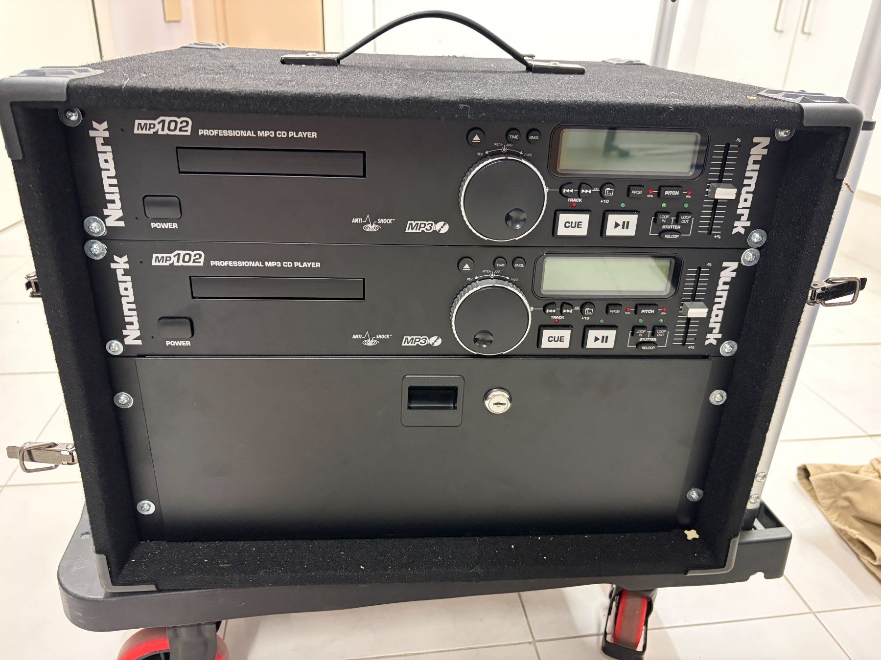 Numark Lettore multimediale & Streamer: Numark MP102 Professional MP3 CD Player Doppelpack im Rack – Usato da Rüttenen venduto da Enboe