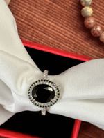 Bague élégante avec pierre noire. Nouvelle Collection!