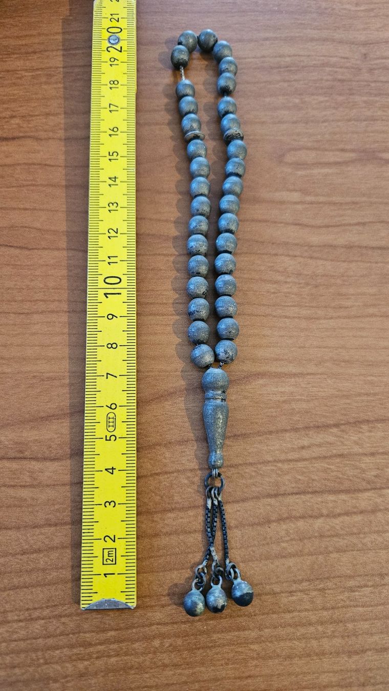 Catenine: Collana con perline di metallo – Usato da Melano venduto da H-Sara 1