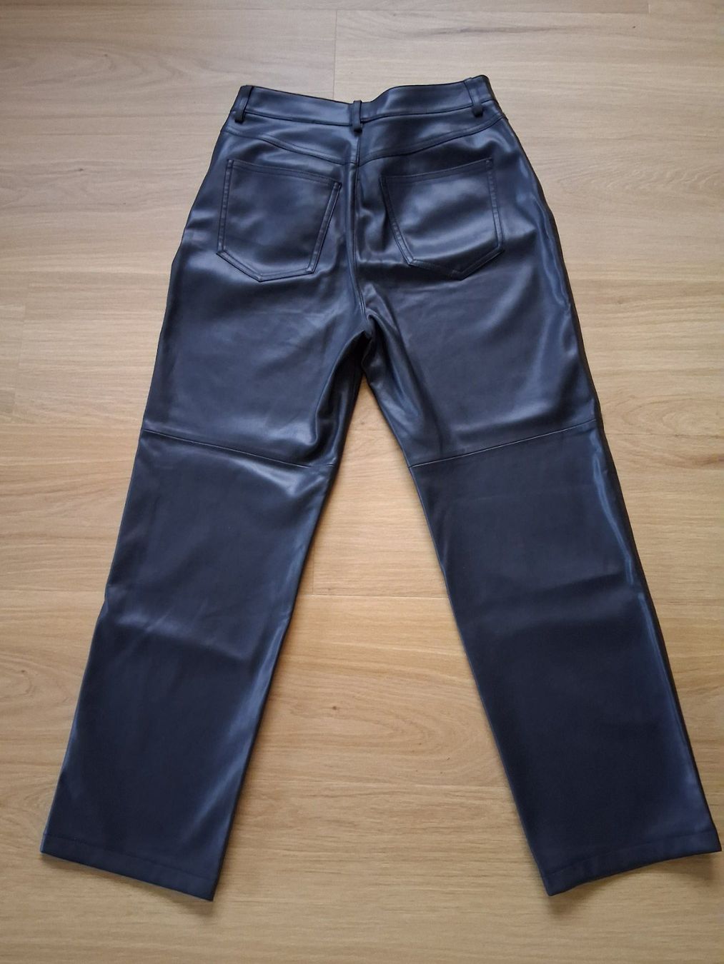 Mango Pantaloni: MNG (Mango) Kunstlederhose 38 – Usato da Lengnau AG venduto da Nathi88 1