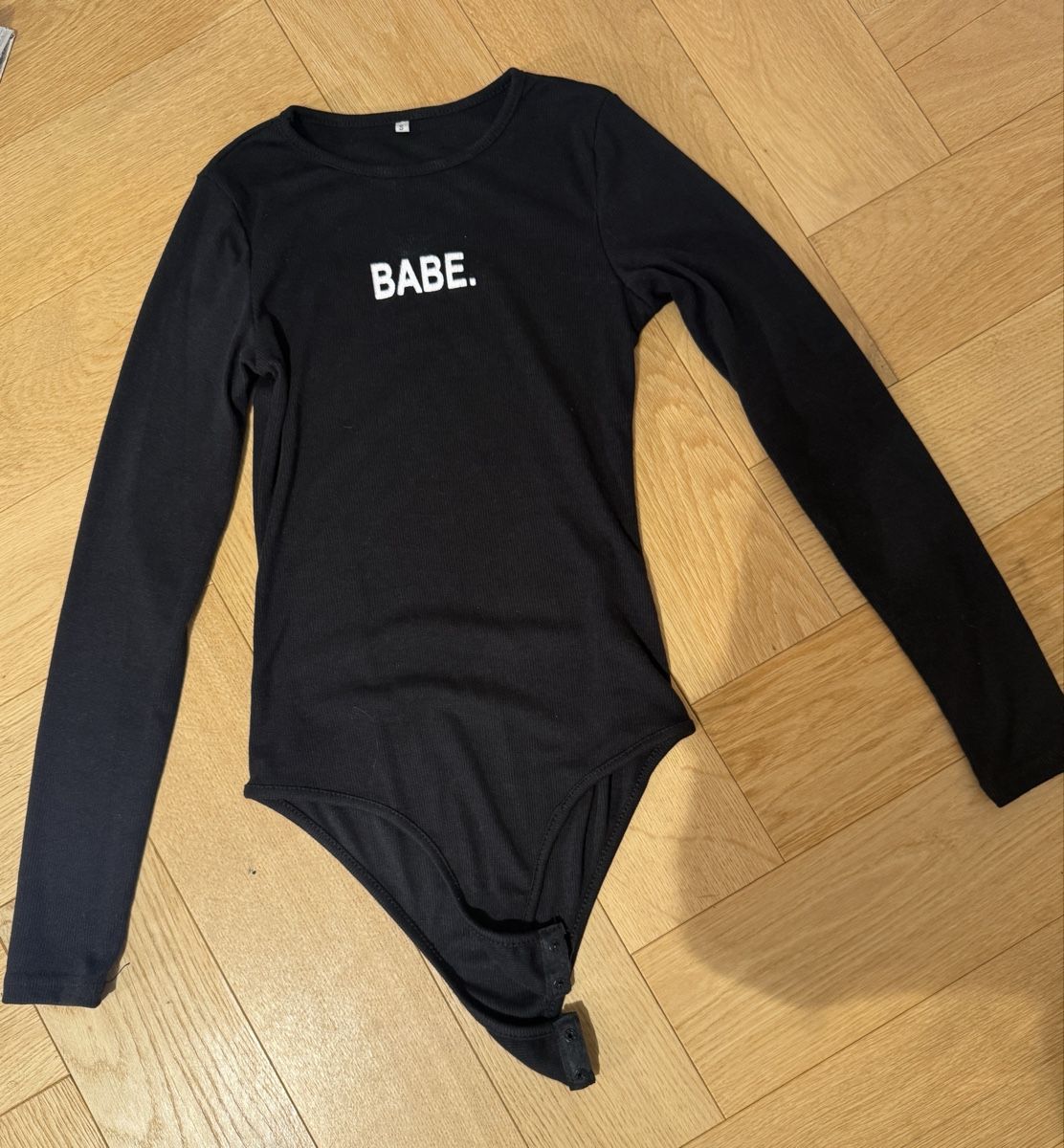 Top: Black "Babe" Bodysuit – Usato da Schwyz venduto da ann_5w8m