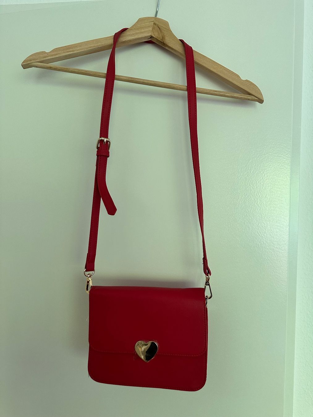Nafnaf Borse da donna: Rote Schultertasche mit goldenem Herz – Usato da Adliswil venduto da kik_9xns 5