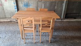 Massivholztisch mit 4 Stühlen, guter Zustand, Landhausstil