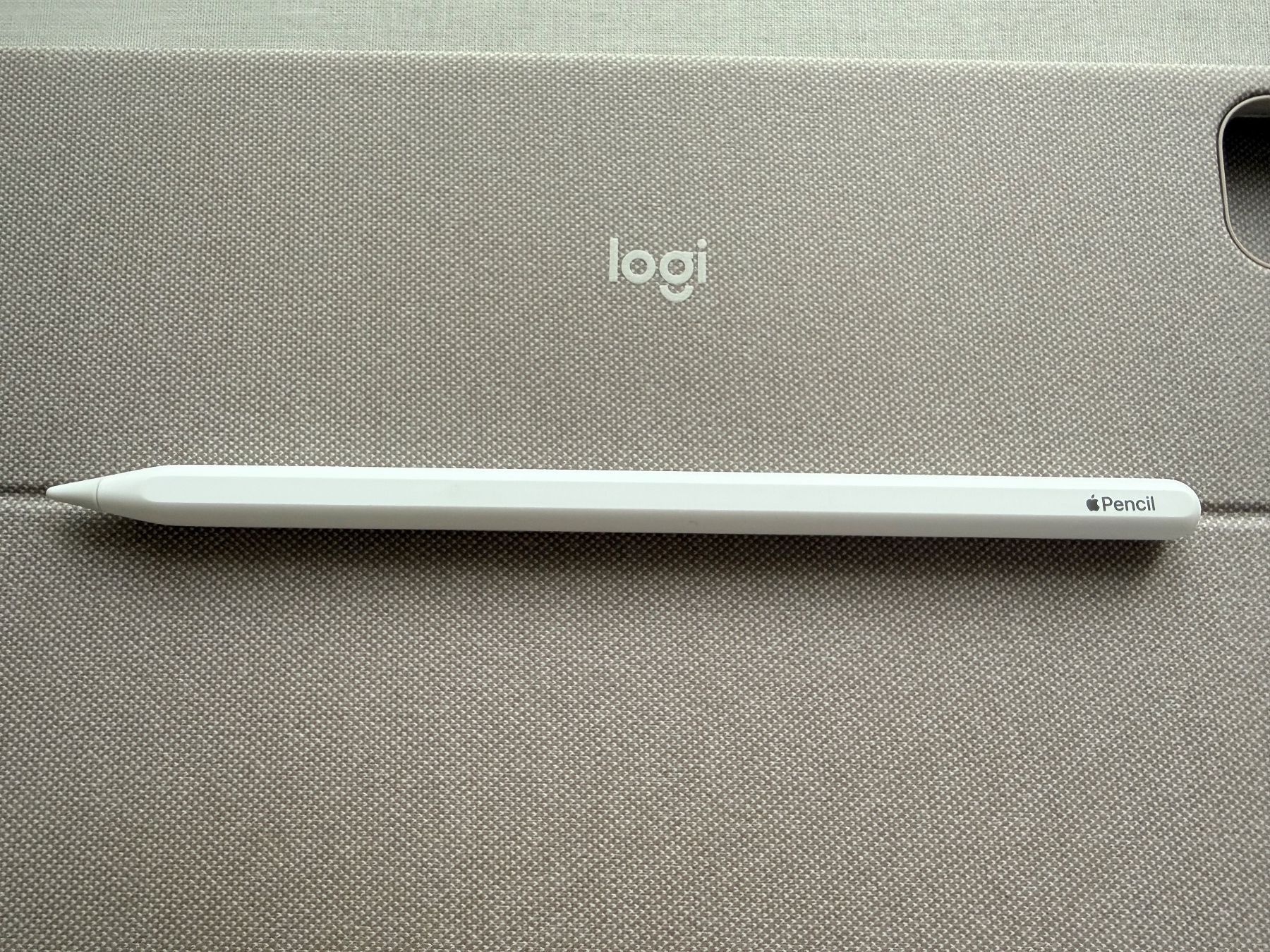 Logitech Tastiere: Logitech Combo Touch iPad Pro 11 + apple pencil – Usato da Giubiasco venduto da nofi85 7