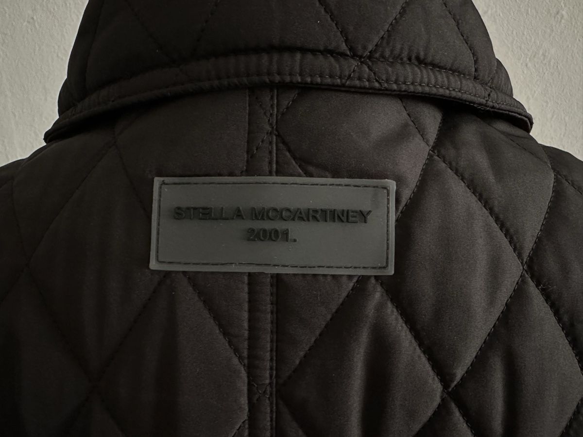 Stella McCartney Cappotti: Stella McCartney Mantel aus gestepptem Shell – Nuovo e nell'imballaggio originale da Bern venduto da schnupka 4