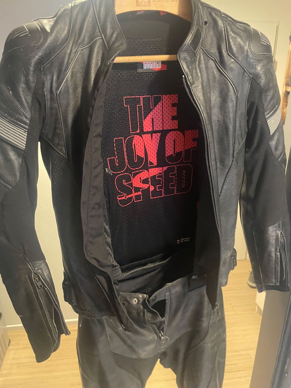 Lots de vêtements: Lederkombi – D'occasion à Chur par jul_d7x2 1