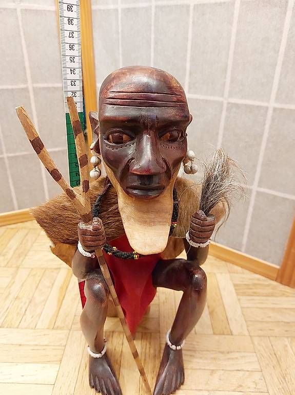 Sculture & Statue: Holzstatue Afrikanischer Medizinmann – Usato da Wetzikon ZH venduto da flo_vg2f