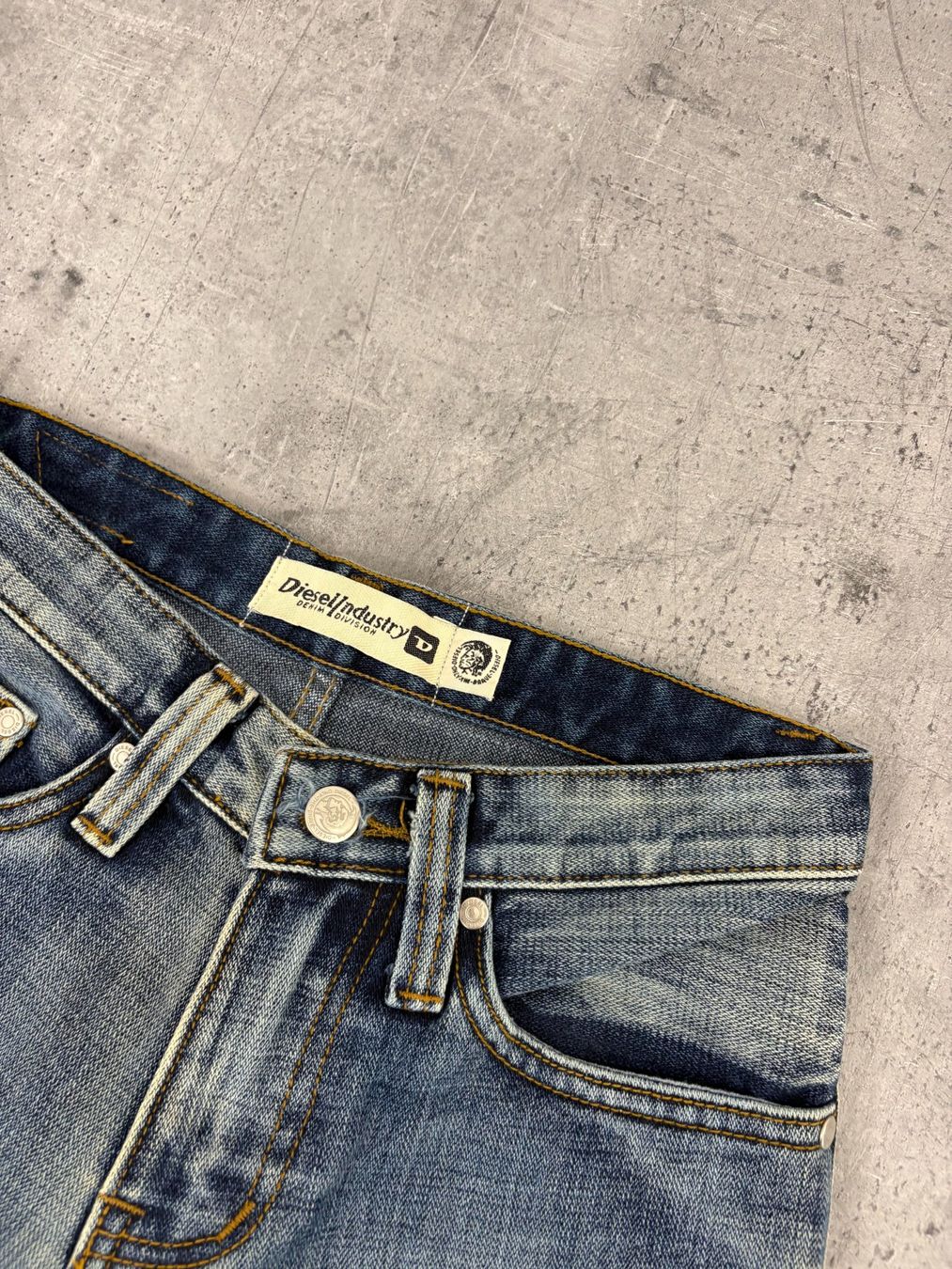 Diesel Jeans: Vintage Diesel Bootcut Flared Jeans (S) – Nuovo (secondo la descrizione) da Werdenberg venduto da hase.vintage 5