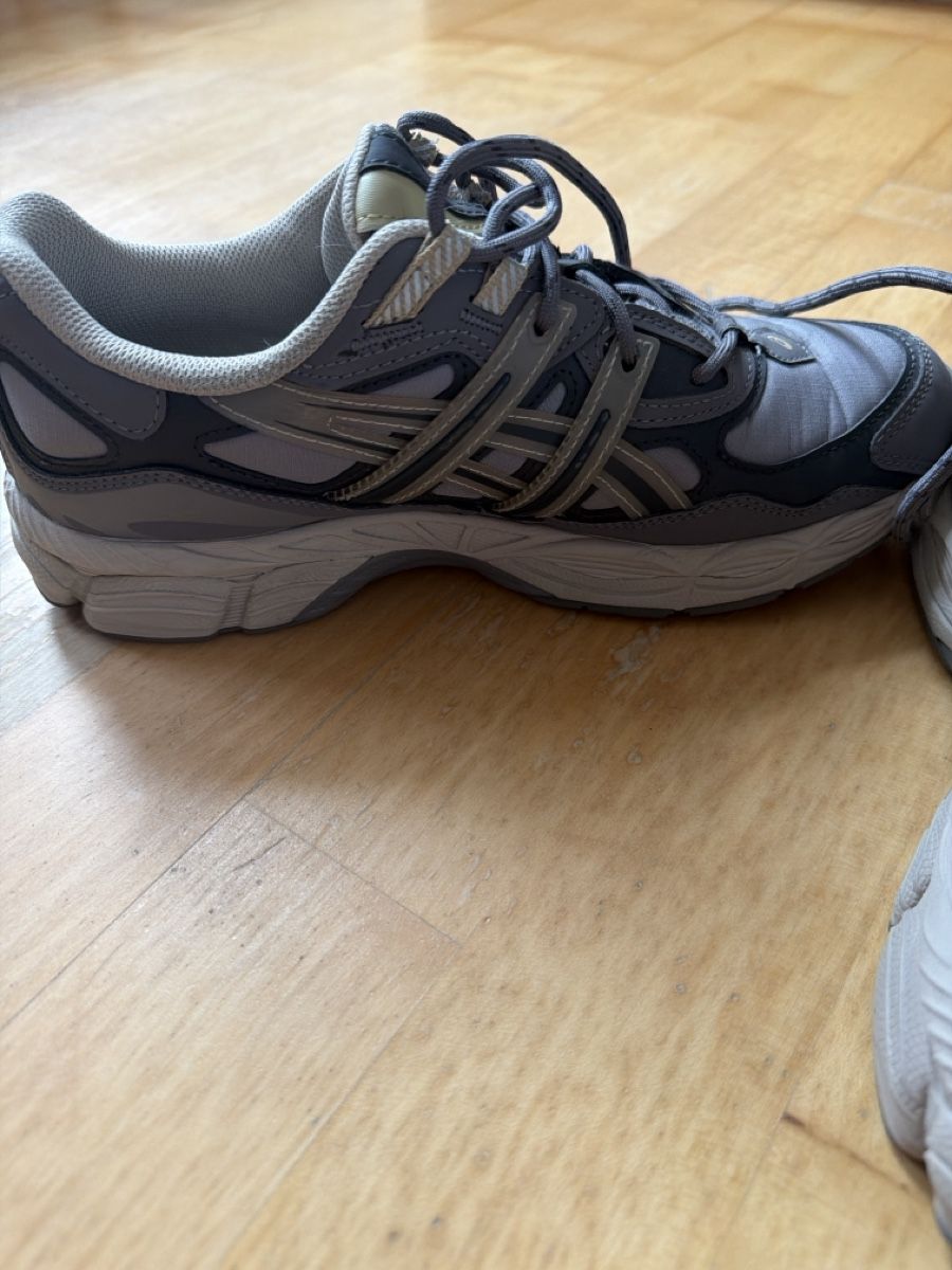 Asics Chaussures hommes:     ASICS GEL-NYC Utility – D'occasion à Urnäsch par _._naomi_._ 3