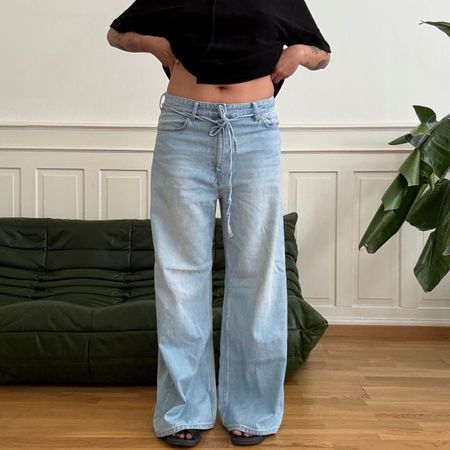 weekday barrique low rise loose wide  jeans - size 28