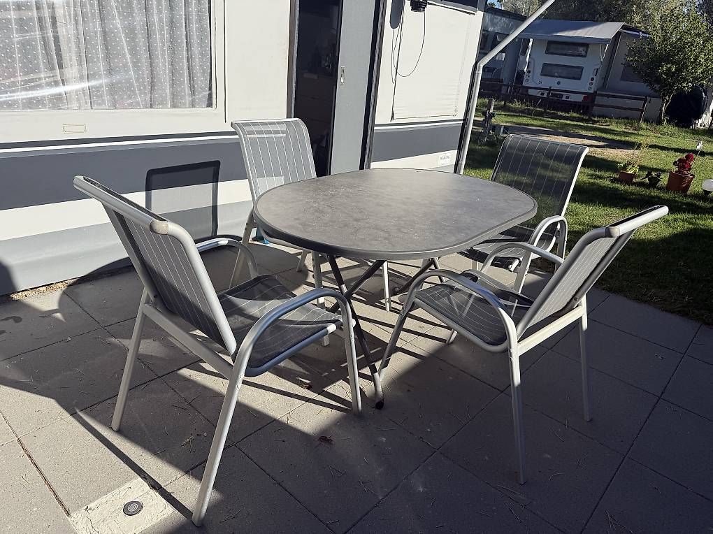 Tables: Table de jardin avec 4 chaises – D'occasion à Münsingen par monic51