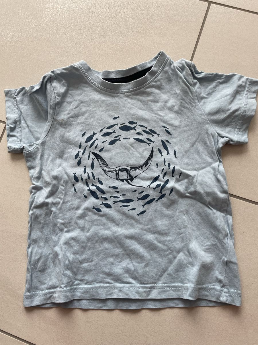 Lotti & Set di vestiti: Zwei Shirts Gr 98/104 – Usato da Rüti ZH venduto da kar_xx9l 1