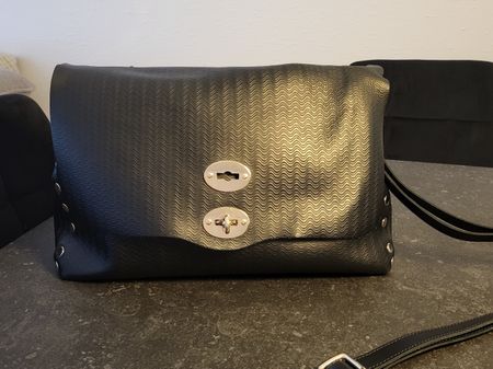 Sac Zanellato en cuir noir, élégant pour toutes saisons