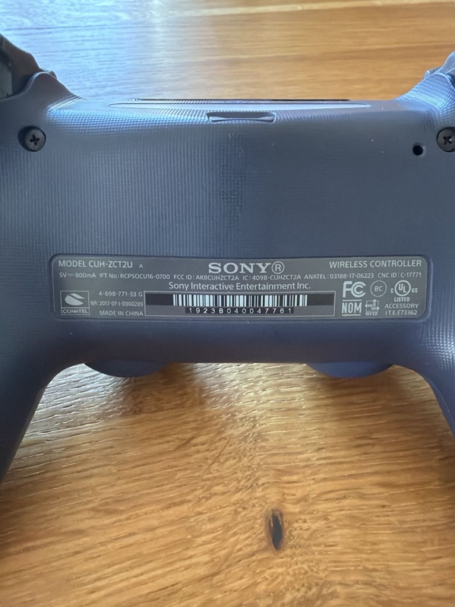 Sony Controller: 2 Sony PlayStation 4 Wireless Controller Set gebraucht – Usato da Winterthur venduto da SarahMenzi 1