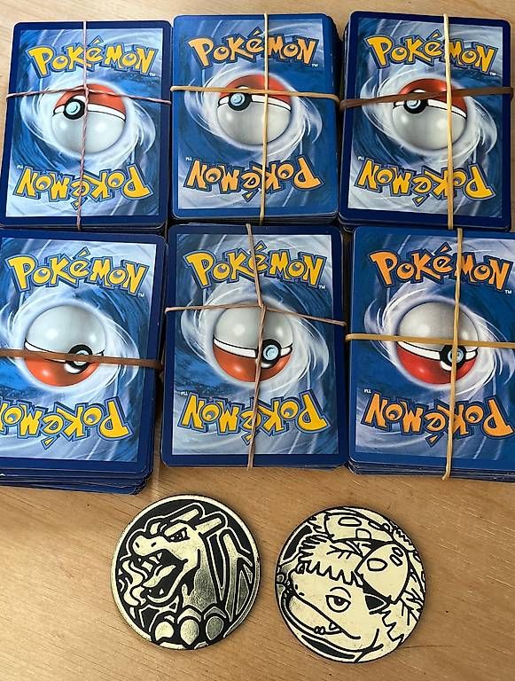 Carte collezionabili: 300 random Pokémon Cards und 2 Coins – Usato da Grenchen venduto da mammamia25