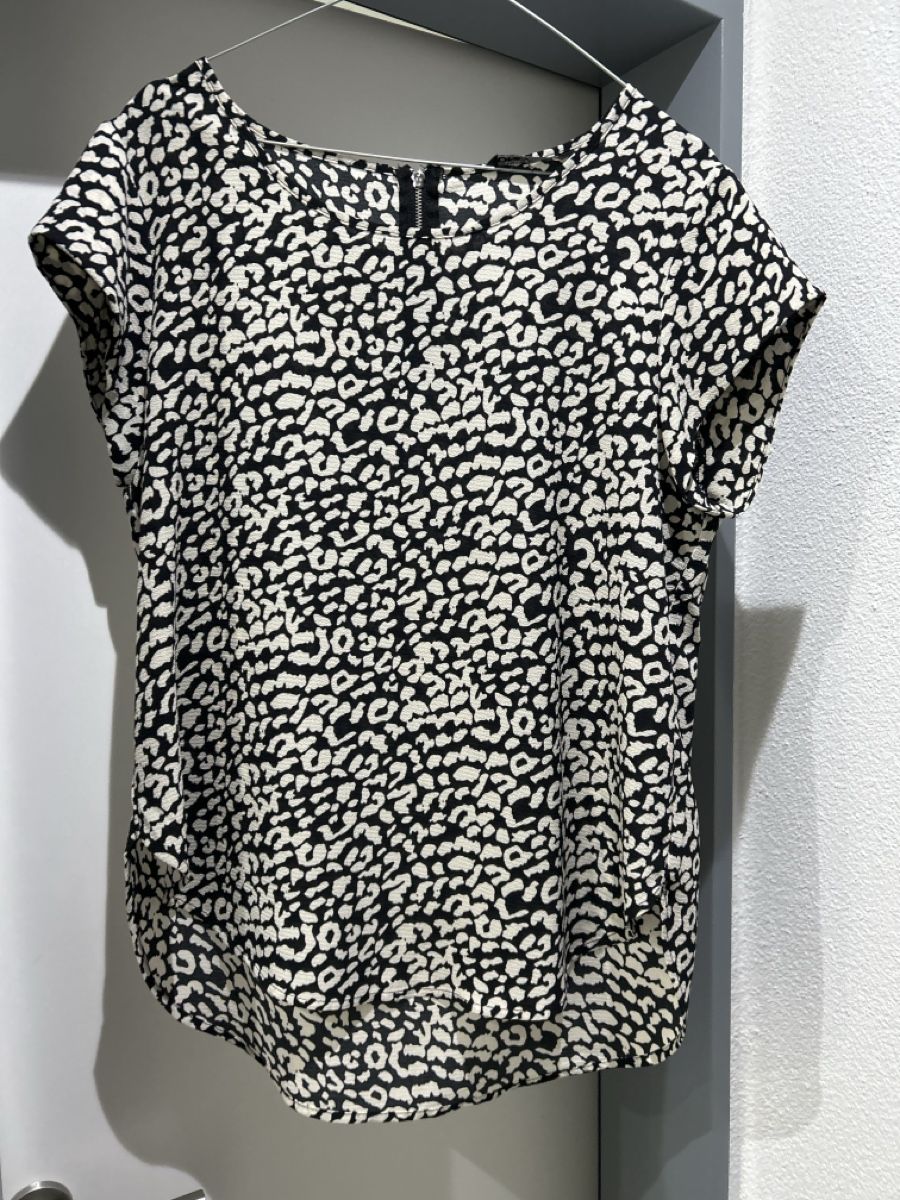 Only Blusen: Bluse von Only, Grösse 40, blau-creme – Neu (gemäss Beschreibung) aus Erlinsbach SO von hallon480
