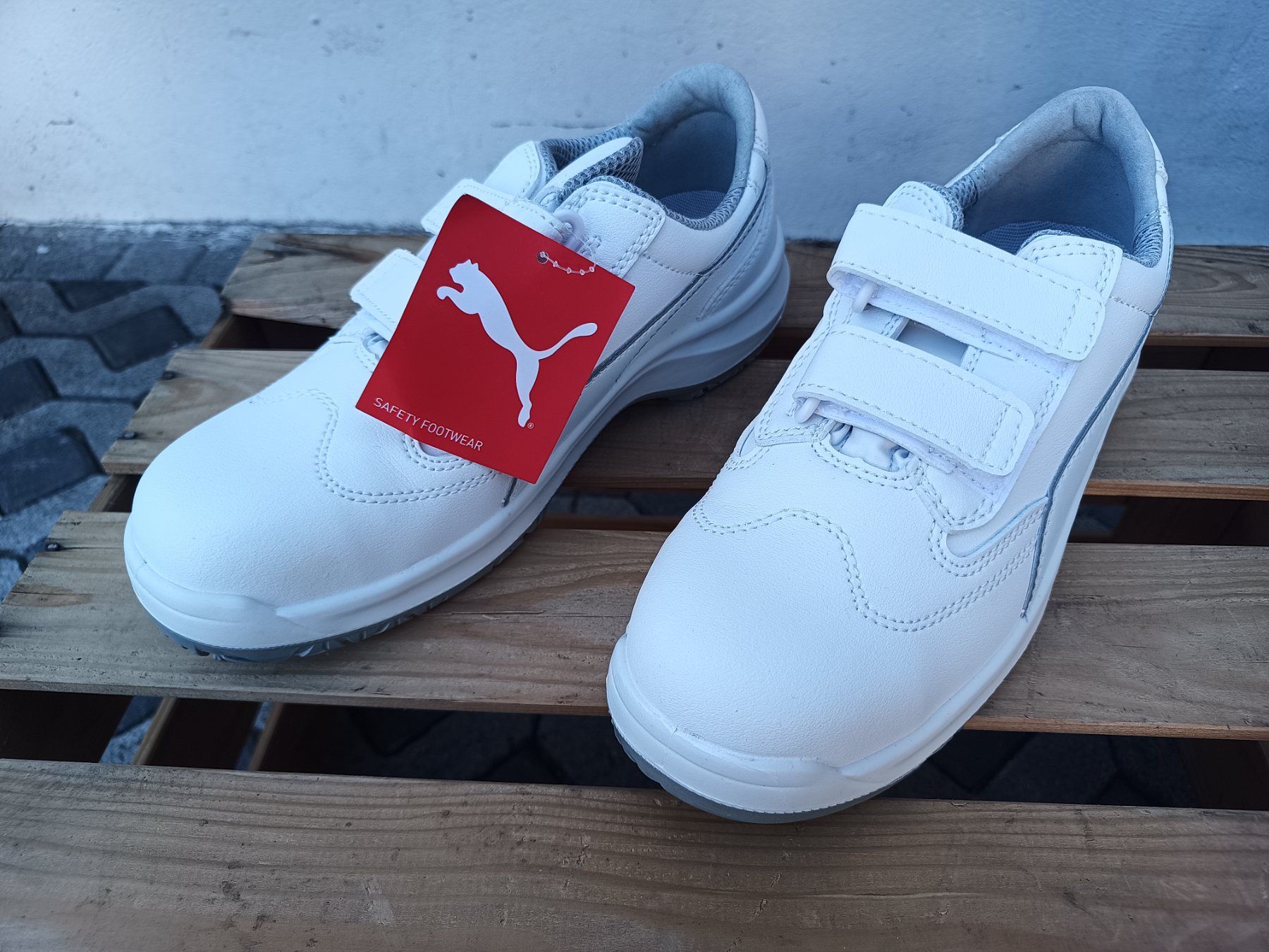 Puma Scarpe da uomo: Puma Sicherheitsschuhe S2 SRC 42 – Nuovo e nell'imballaggio originale da Oberegg venduto da 19franzi94 1