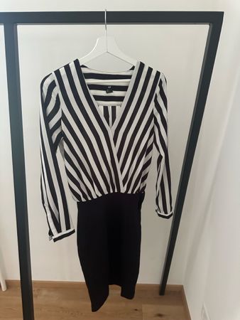 H&M, Kleid schwarz-weiss gestreift Gr s