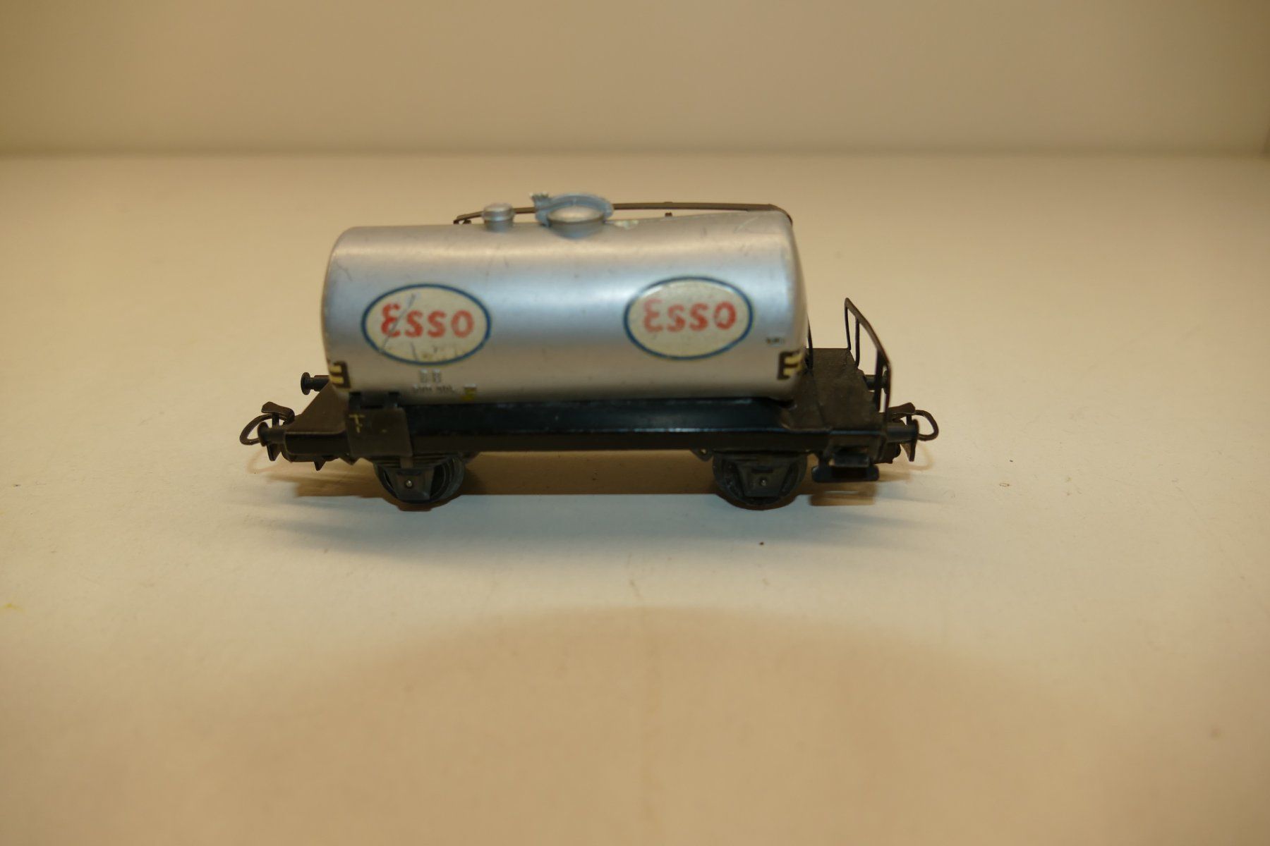 Märklin Modelleisenbahnen: Märklin H0: DB Kesselwagen Esso – Gebraucht aus Niederhasli von rail-duerst 2